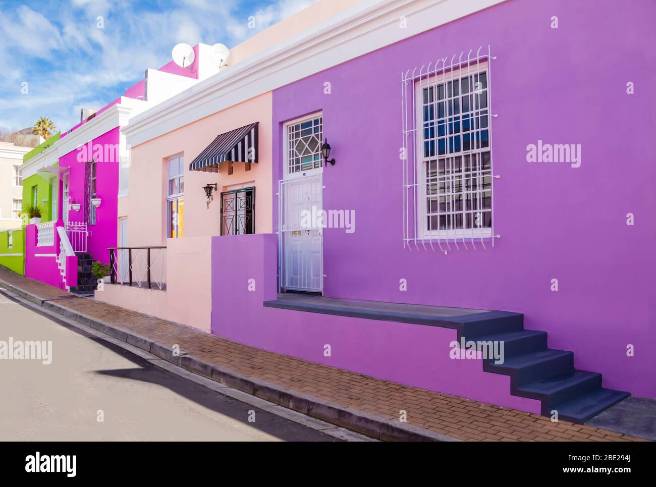 Atemberaubende Aussicht auf Bo Kaap District, eines der buntesten Viertel in Kapstadt, Südafrika Stockfoto