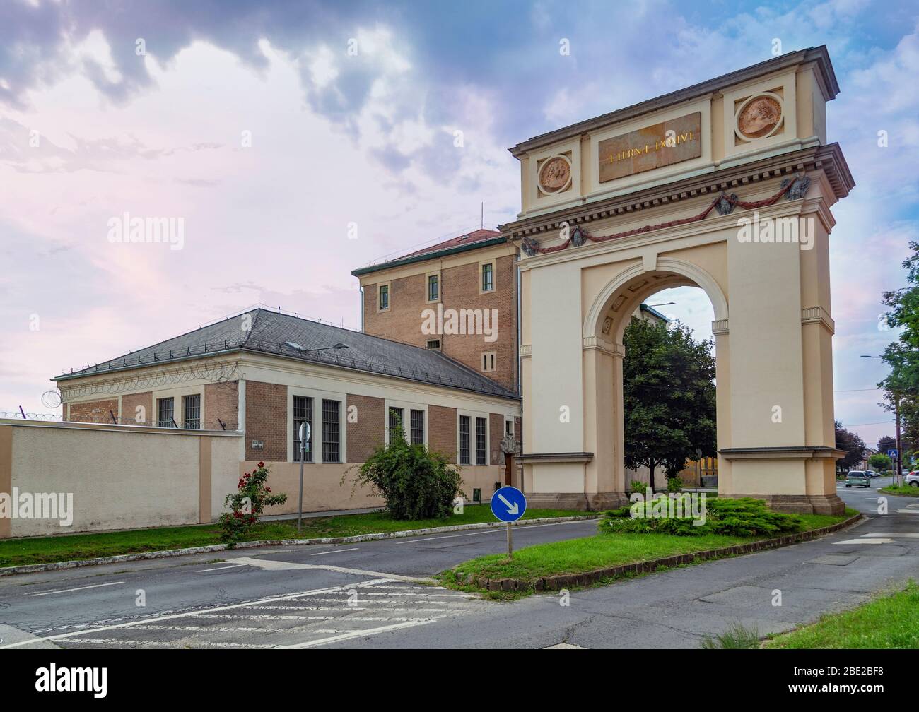 Arhc von Triumph in Vac, Ungarn.dieser spätbarocke Bogen wurde von Bischof Migazzi für die Ankunft der Maria Theresia an der Grenze des 'Bischof - Vac' gebaut. Stockfoto