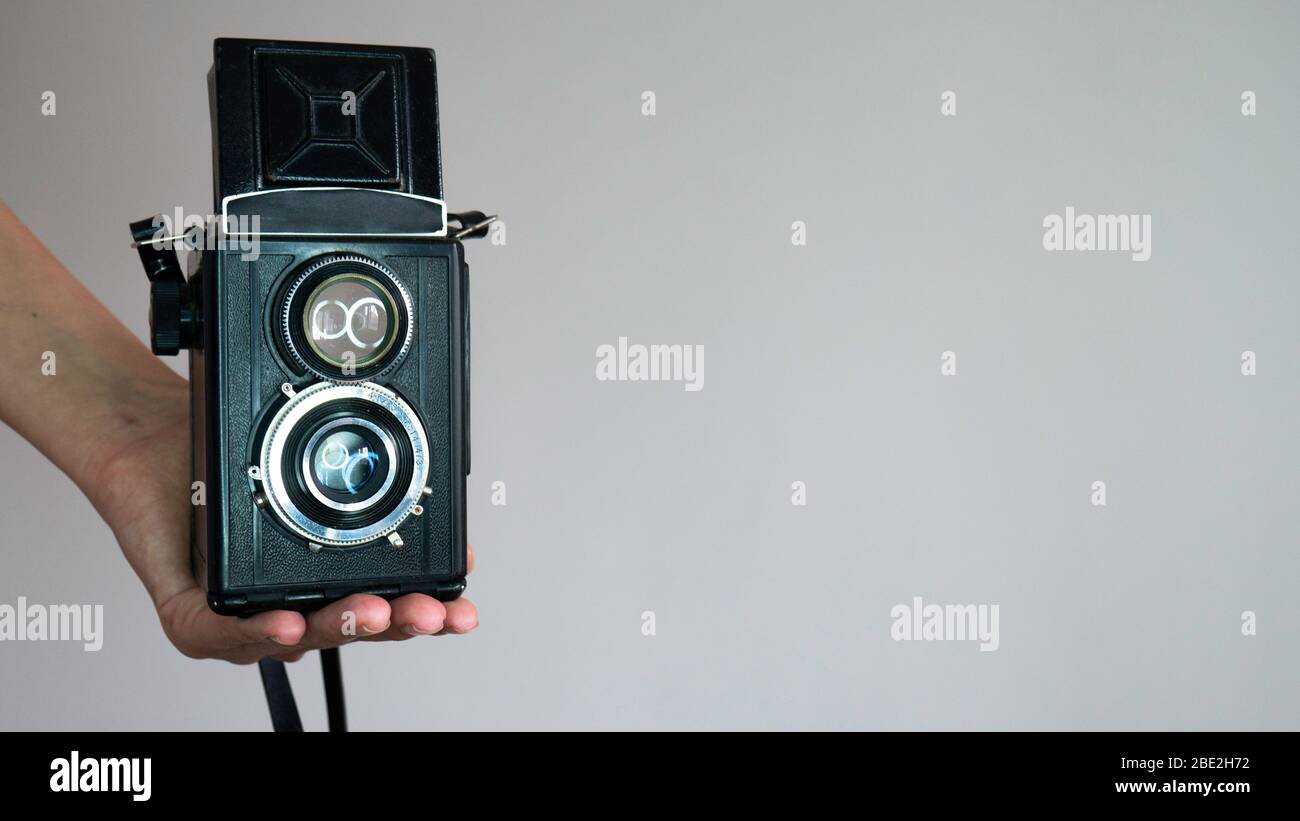 Vintage zwei Objektiv Foto Kamera isoliert auf weißem Hintergrund. Negativer Raum. Stockfoto