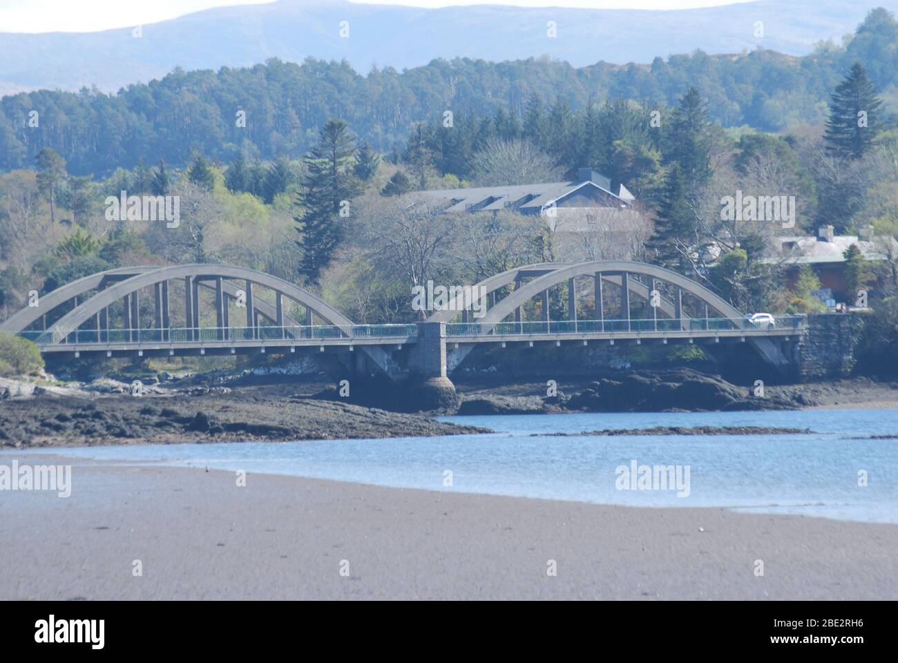 Kenmare Suspension Bridge, Kenmare, Co. Kerry mit Copyspace Stockfoto