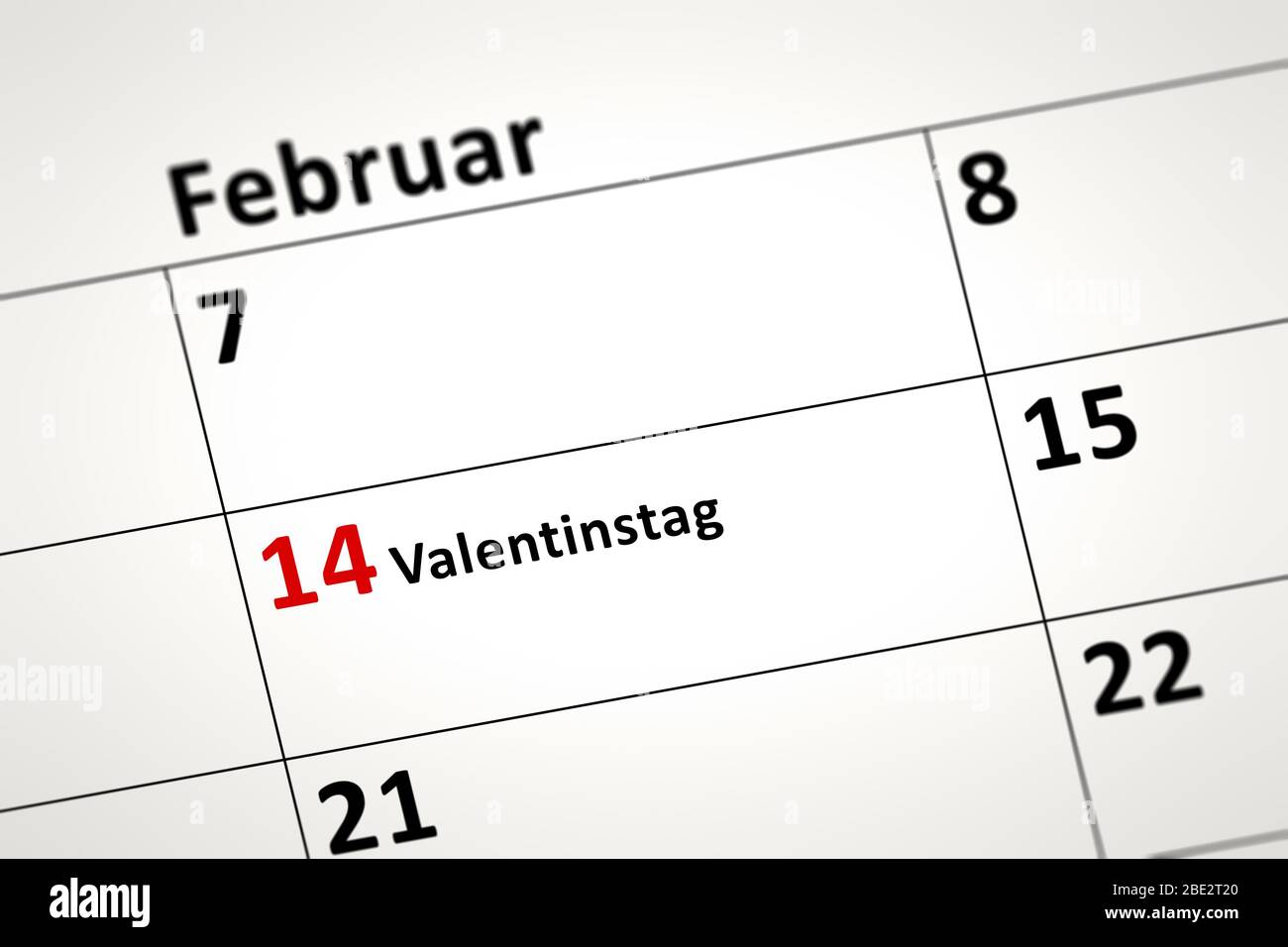 Ein Kalenderblatt, auf dem Valentinstag markiert ist. Stockfoto