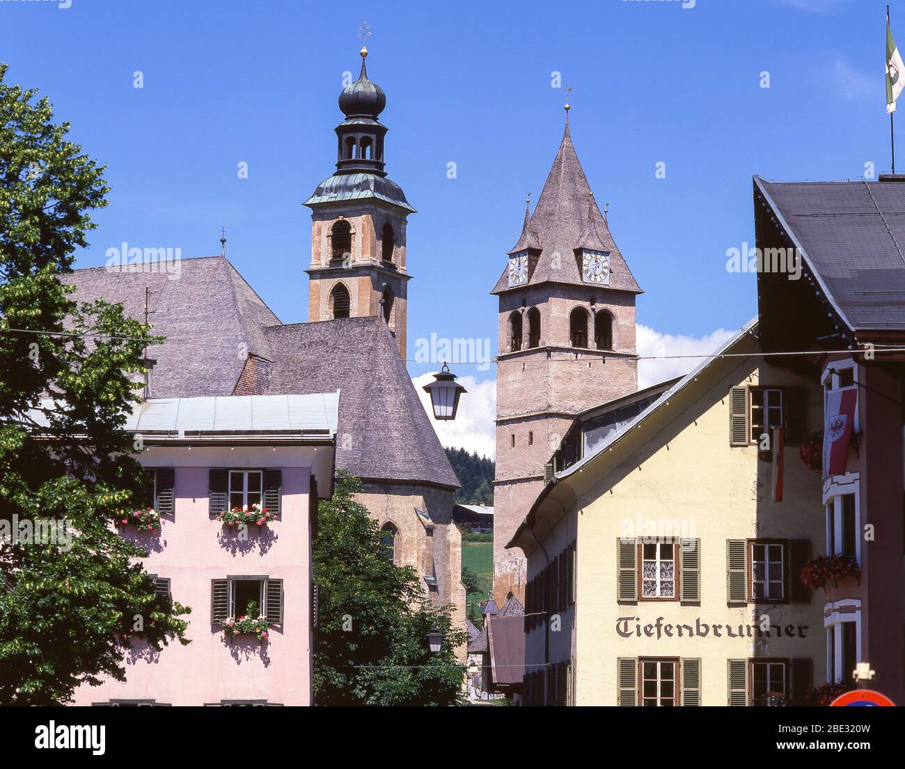 St. Andreas- und Katharinenkirche aus dem 13. Jahrhundert, Voderstadt, Kitzbühel, Bundesland Tirol, Republik Österreich Stockfoto