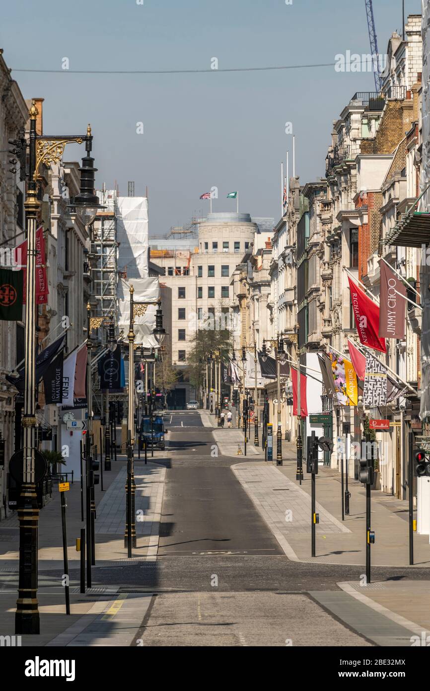 Leere London Street während der Coronavirus-Kovid-Pandemie 19. Die erzwungene Sperrung bedeutet, dass britische Menschen in Innenräumen bleiben, um die Ausbreitung des Virus zu verhindern Stockfoto