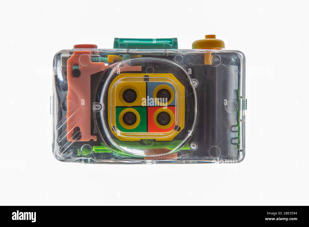 Eine Draufsicht einer farbenfrohen Lomo-Kamera aus 35 mm Kunststoff vor einem hellen weißen Hintergrund Stockfoto