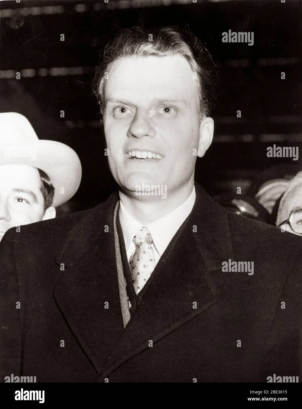 2. Oktober 1960 - London, England, Großbritannien - BILLY GRAHAM, geboren am 7. November 1918, ist ein evangelischer christlicher Reverend, er gewann Berühmtheit durch die Ausstrahlung seiner Predigten im Radio und Fernsehen. IM BILD: Billy Graham Nahaufnahme beim Lächeln. Stockfoto