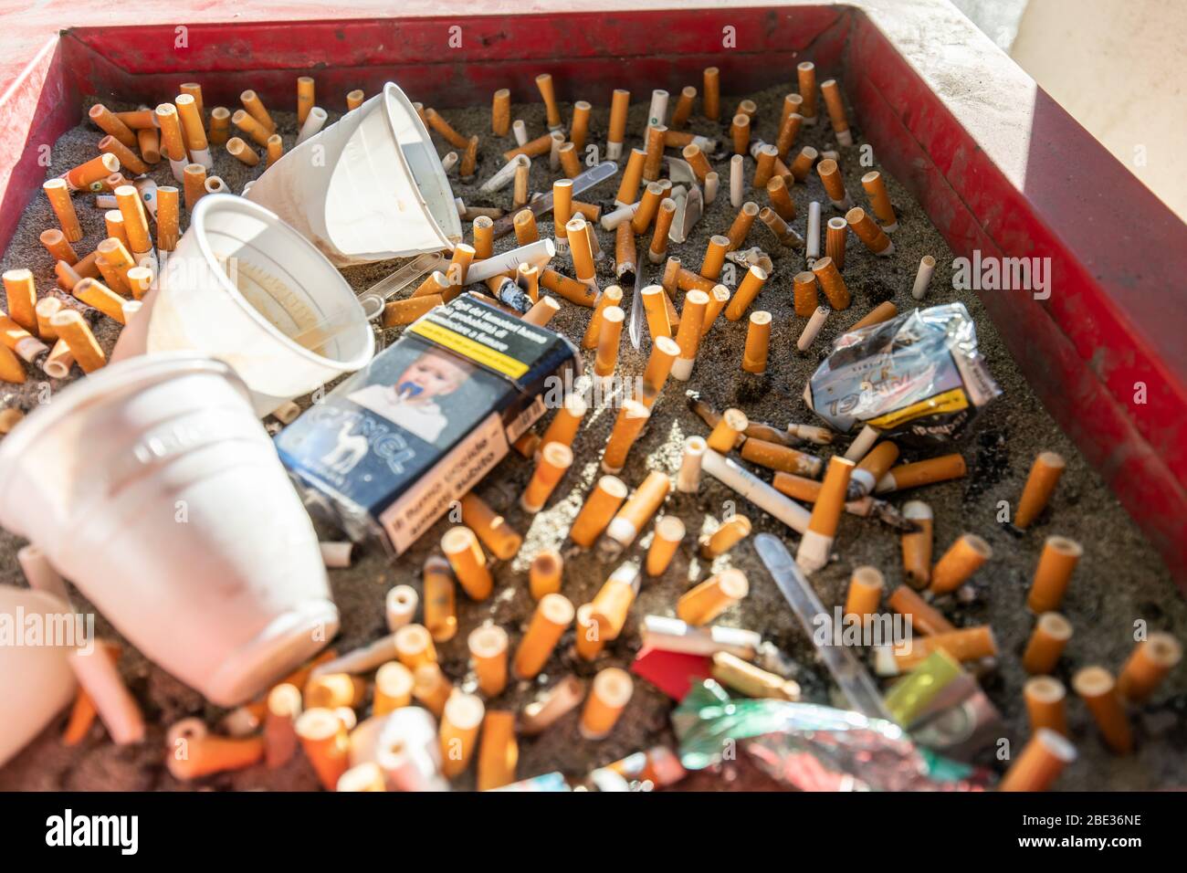 Ferrara, Italien. April 2020. Zigaretten und Rauchen in Ferrara, Italien. Kredit: Filippo Rubin / Alamy Live News Stockfoto