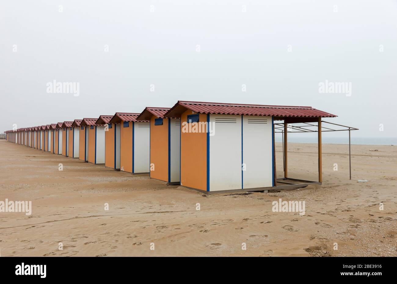 Italien, Venedig: Lido di Venezia, Strandhütten im Winter Stockfoto
