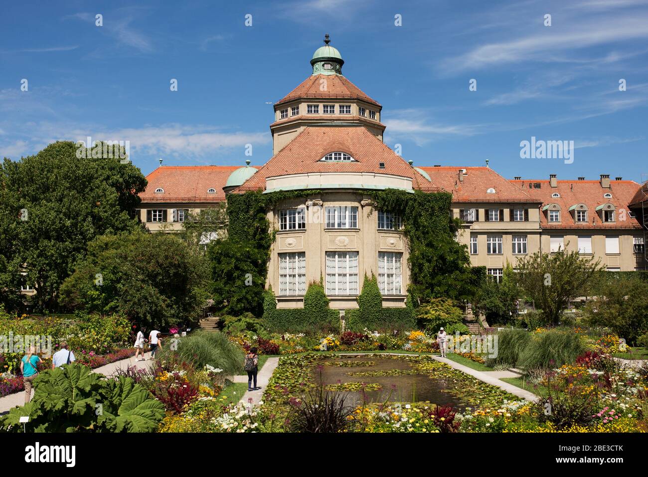 Das Botanische Forschungsinstitut blickt auf den Botanischen Garten in München. Stockfoto