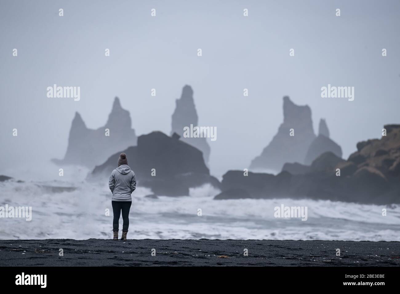 Schwarzer Sand Strand Reynisfjara in Vik, Island Stockfoto