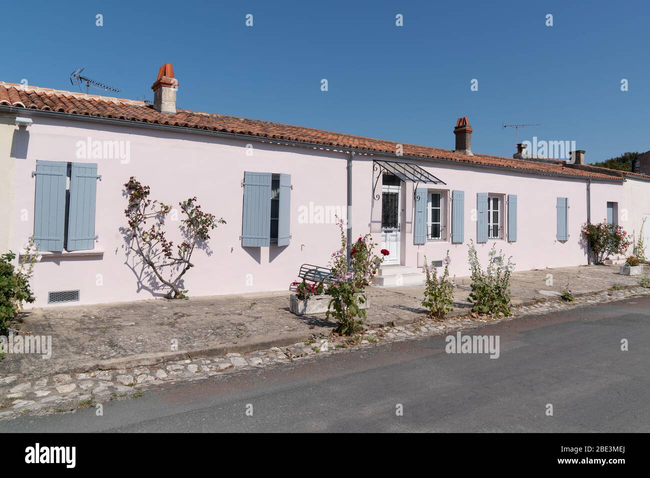 Typische Hausstraße auf der Insel Ile d'Aix Südwest Frankreich Stockfoto