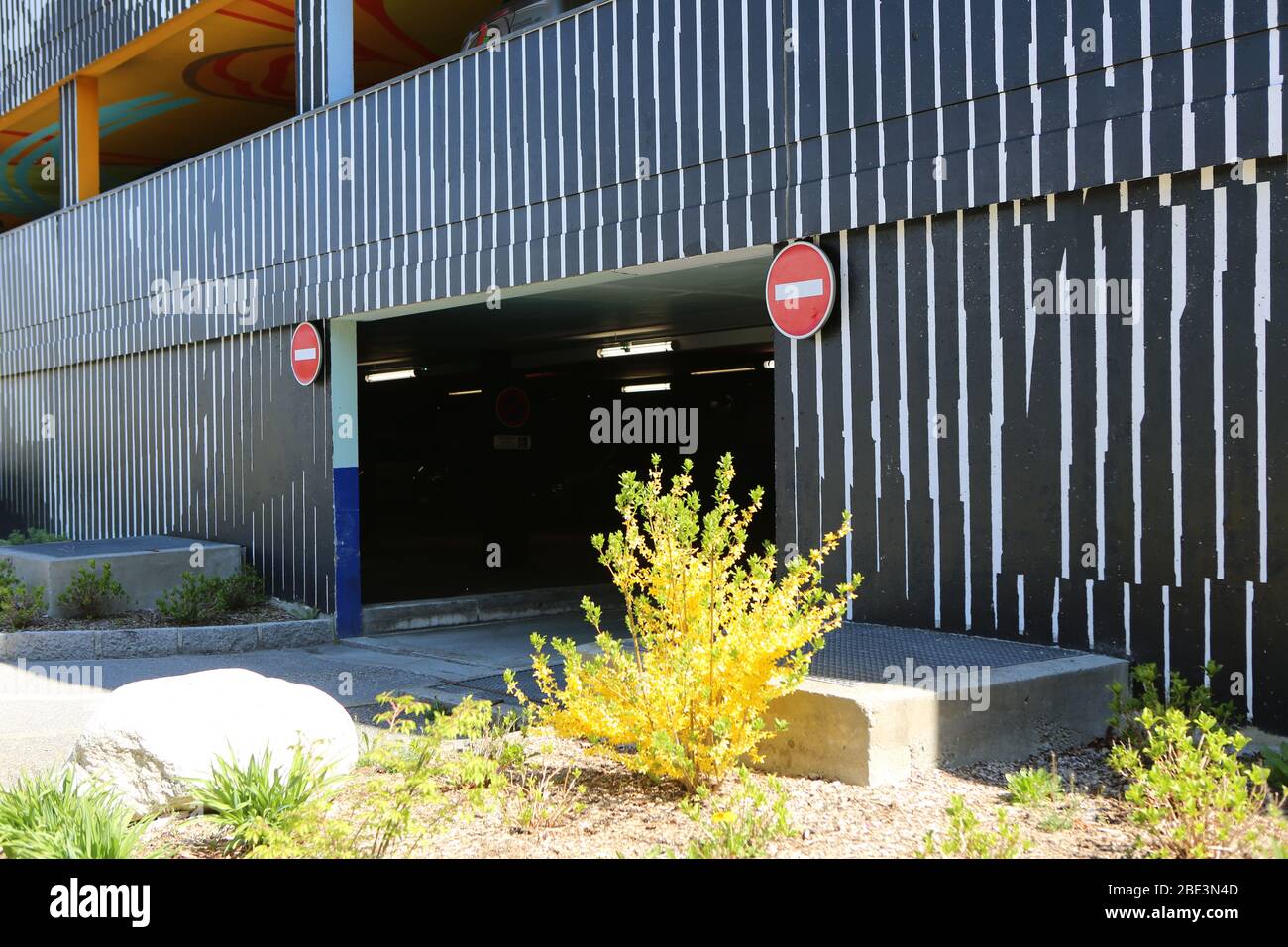 Parkplatz im Souterrain. Saint-Gervais-les-Bains. Haute-Savoie. Frankreich. Stockfoto