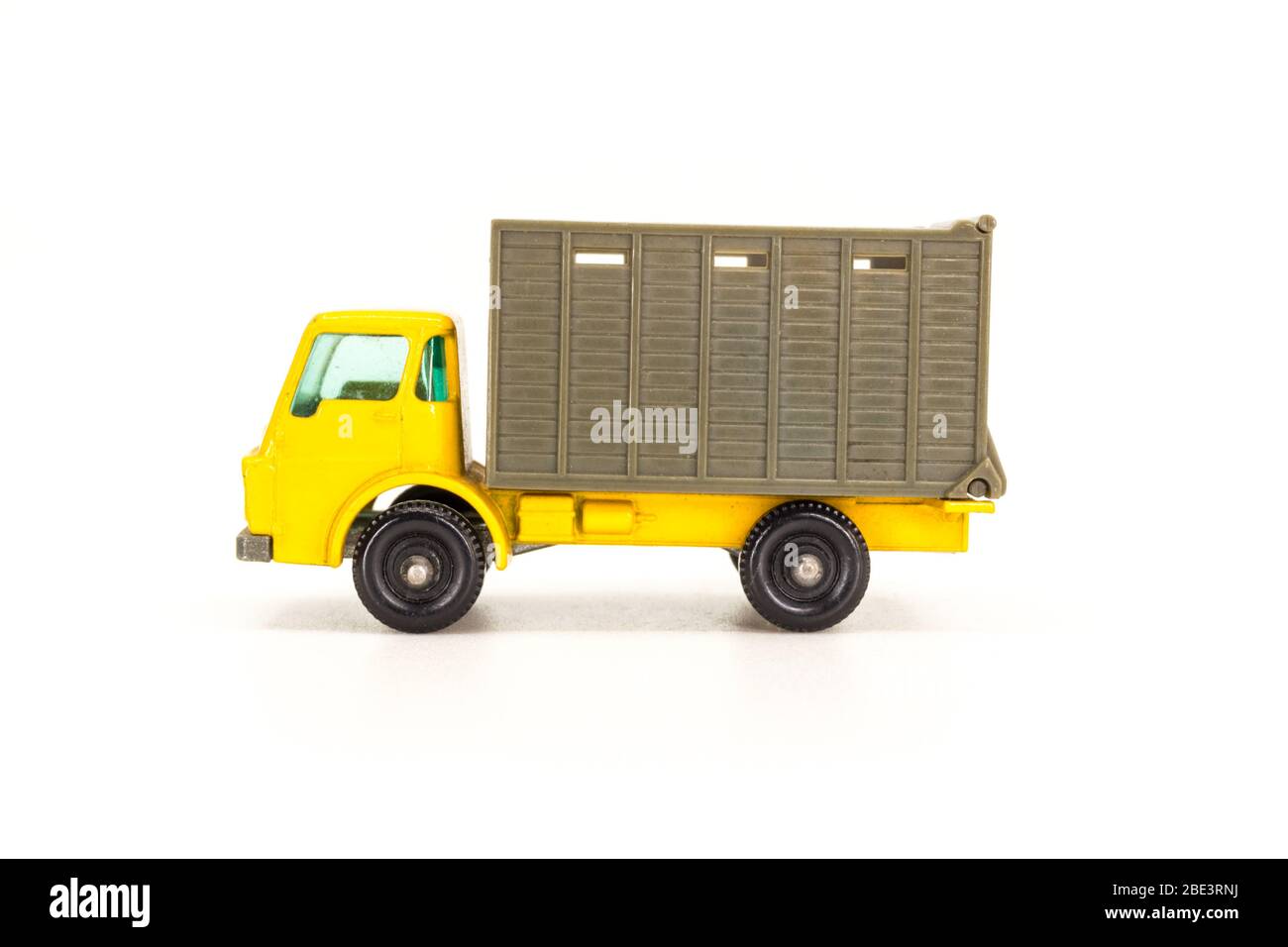 Lesney Products Matchbox Modell Spielzeug Auto 1-75 Serie Nr. 37 Dodge Cattle Truck Seitenansicht Stockfoto