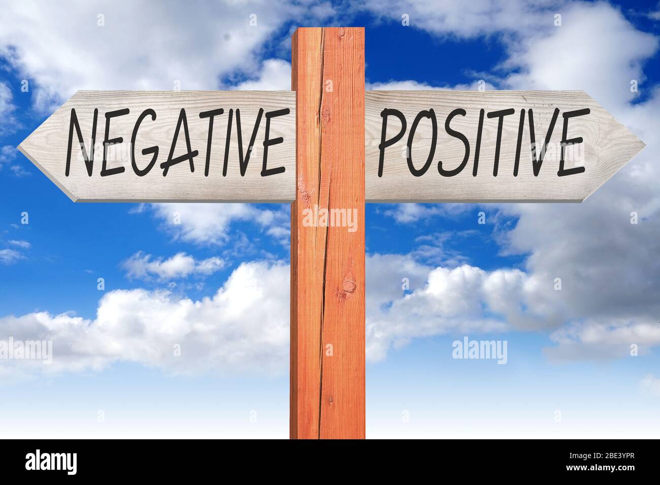 Negativ oder positiv - Holzschild Stockfoto