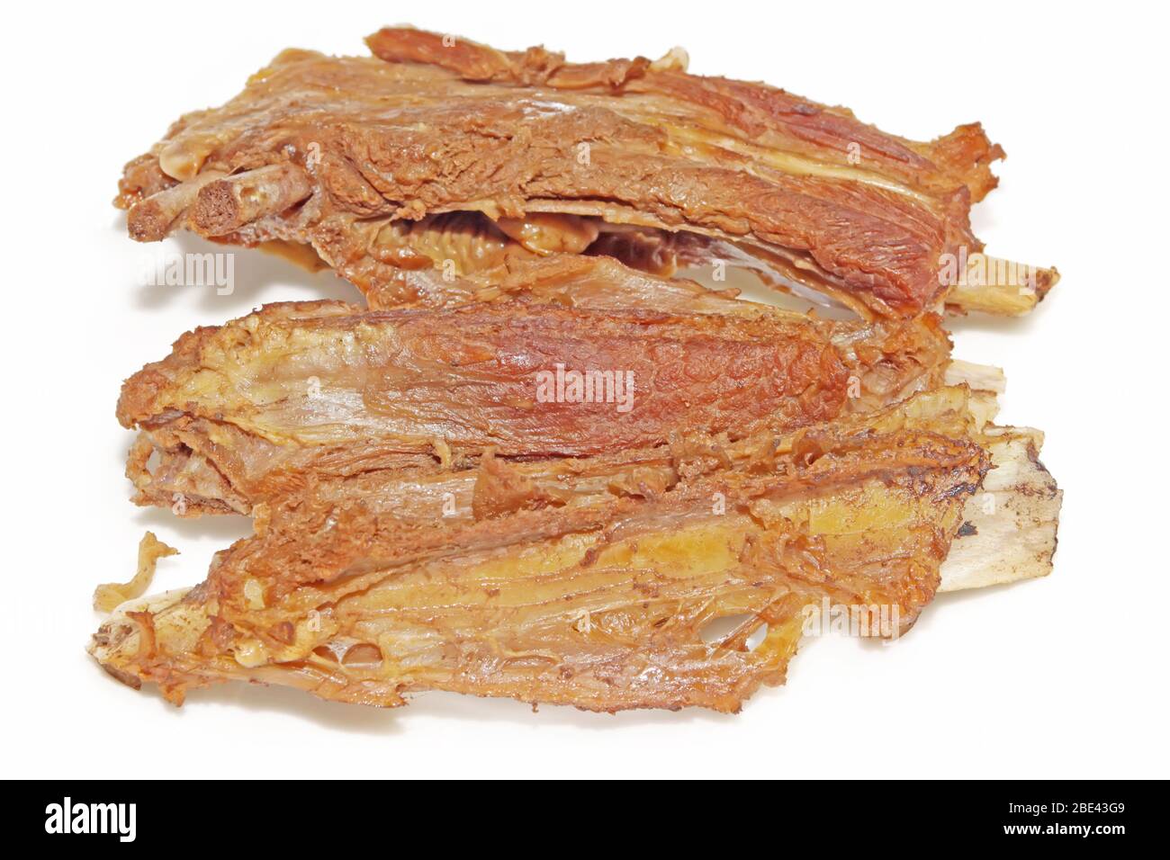 Nahaufnahme von Schweinebrippen, Fleischsnacks auf weißem Hintergrund Stockfoto