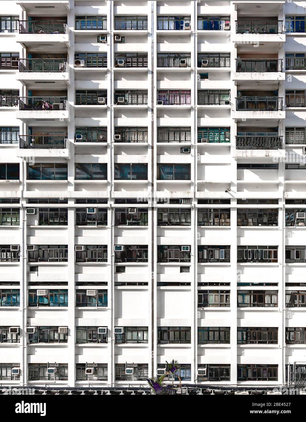 Dystopian Stil dichtes Netz Hochhaus Wohngebäude in Kowloon, Hong Kong Stockfoto