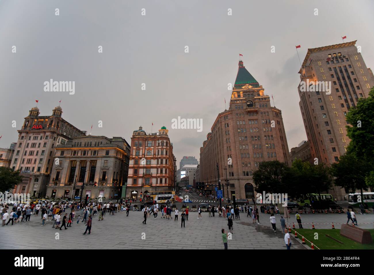 The Bund, Shanghai: The Peace Hotel, Bank of China Gebäude, und ehemalige Yokohama specie Bank in der Dämmerung. China Stockfoto