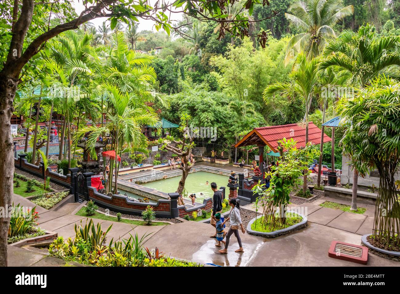 Horizontale Ansicht der Banjar Hot Springs in Bali, Indonesien. Stockfoto