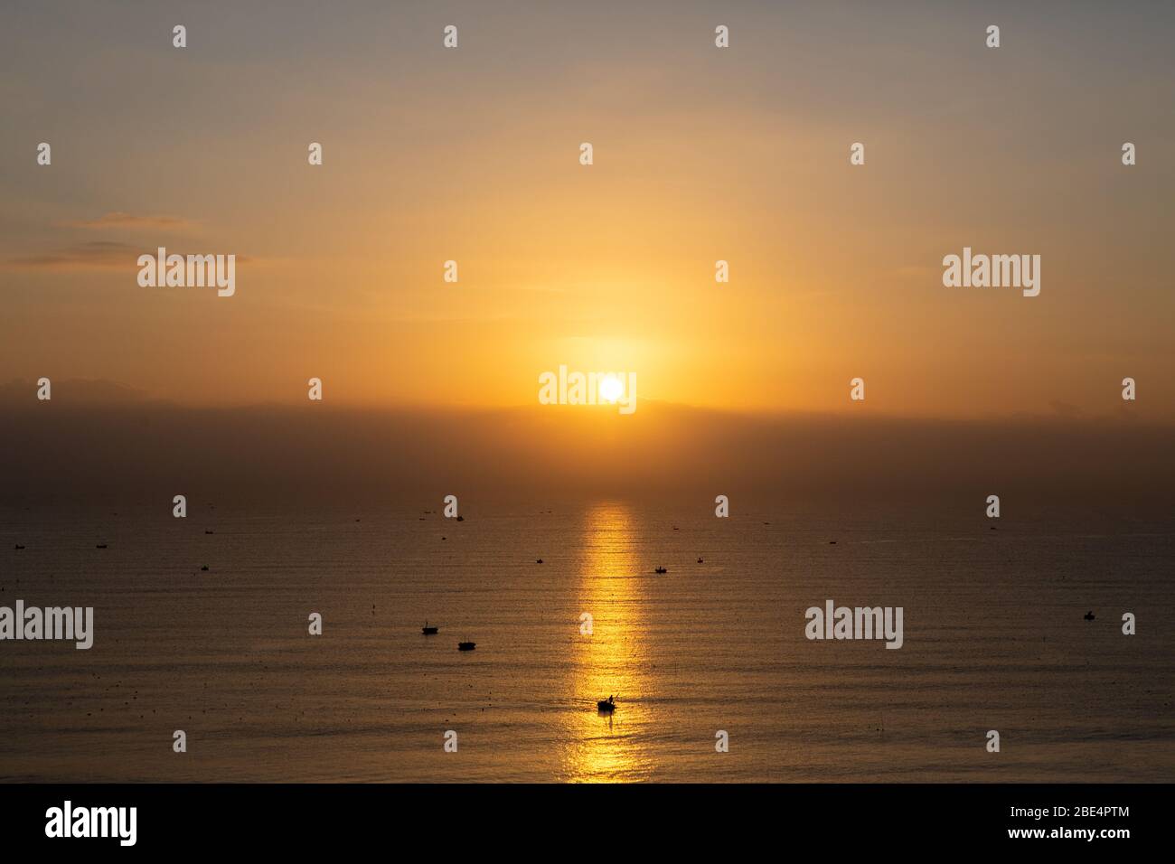 Sonnenaufgang am Südchinesischen Meer Stockfoto