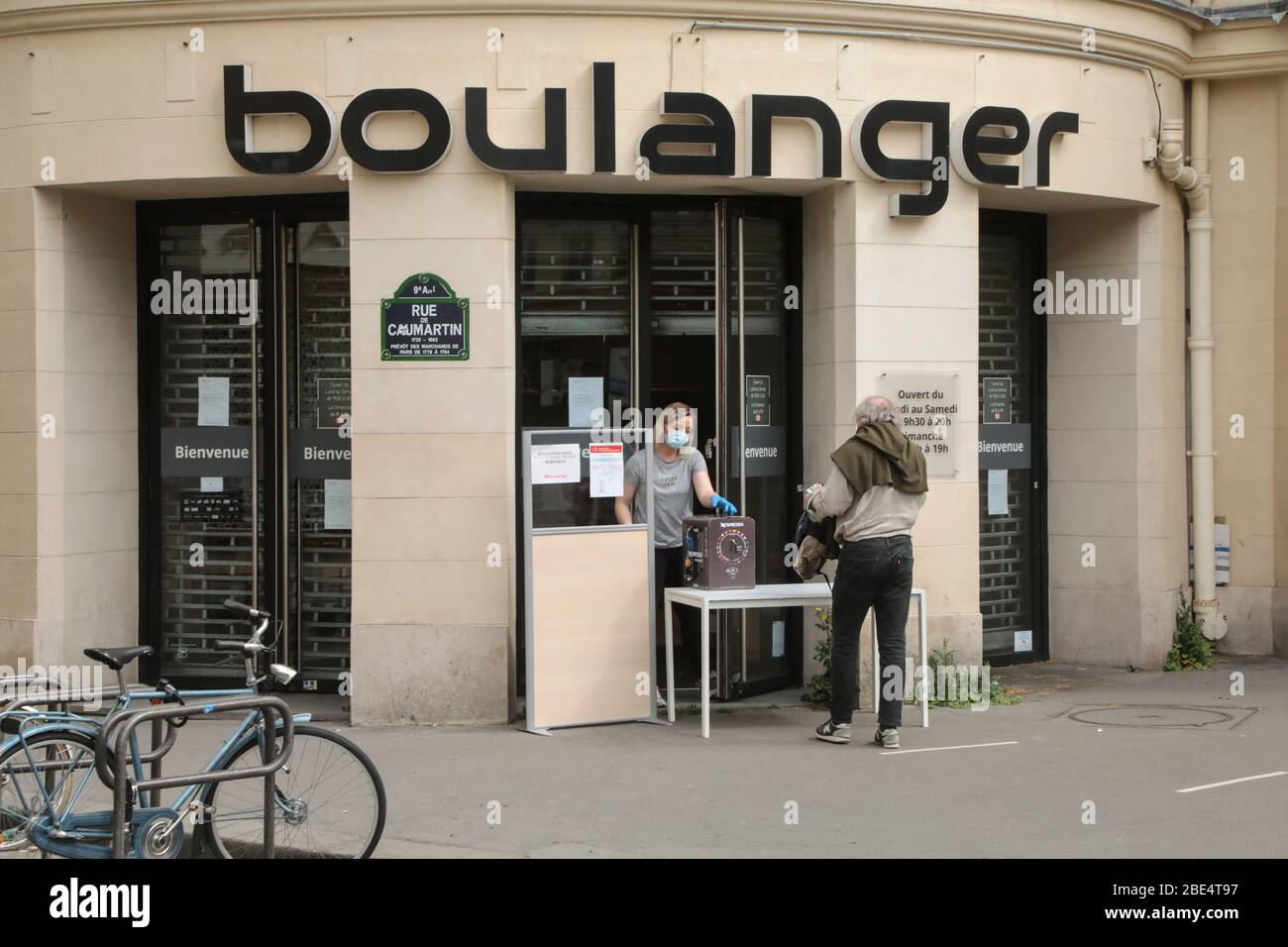 CORONAVIRUS: BOULANGER KLICKEN UND SAMMELN Stockfoto