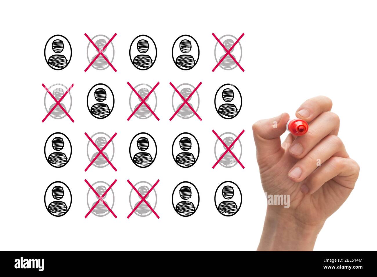 Auswirkungen der Krise auf Organisation und Entlassungen. Whiteboard-Konzept. Stockfoto