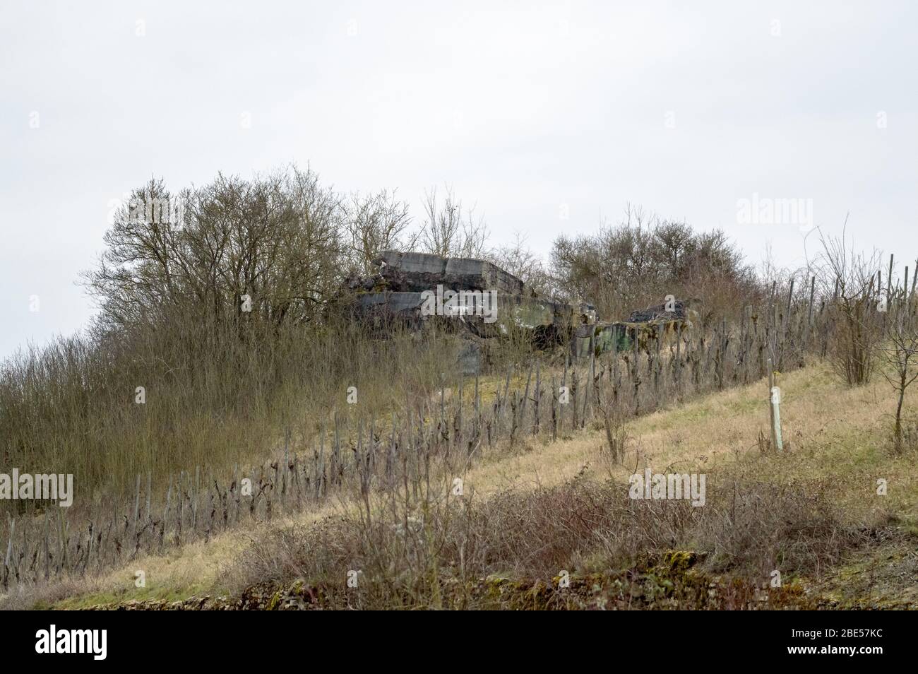 Zerstörter und abadoned Bunker aus dem Zweiten Weltkrieg Stockfoto