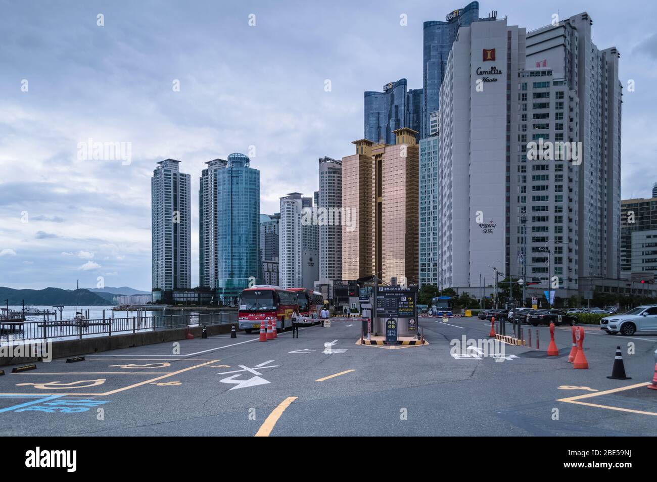 Busan, Südkorea 12. September 2019: Eingang zum Parkplatz des Busan Jachthafens Stockfoto