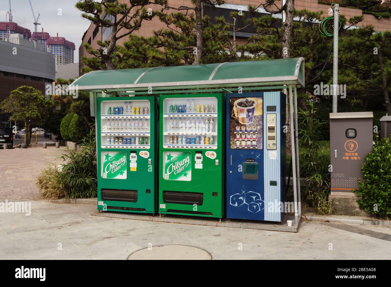 Busan, Südkorea, 10. September 2019: Nahaufnahme typischer Automaten bei Tageslicht Stockfoto