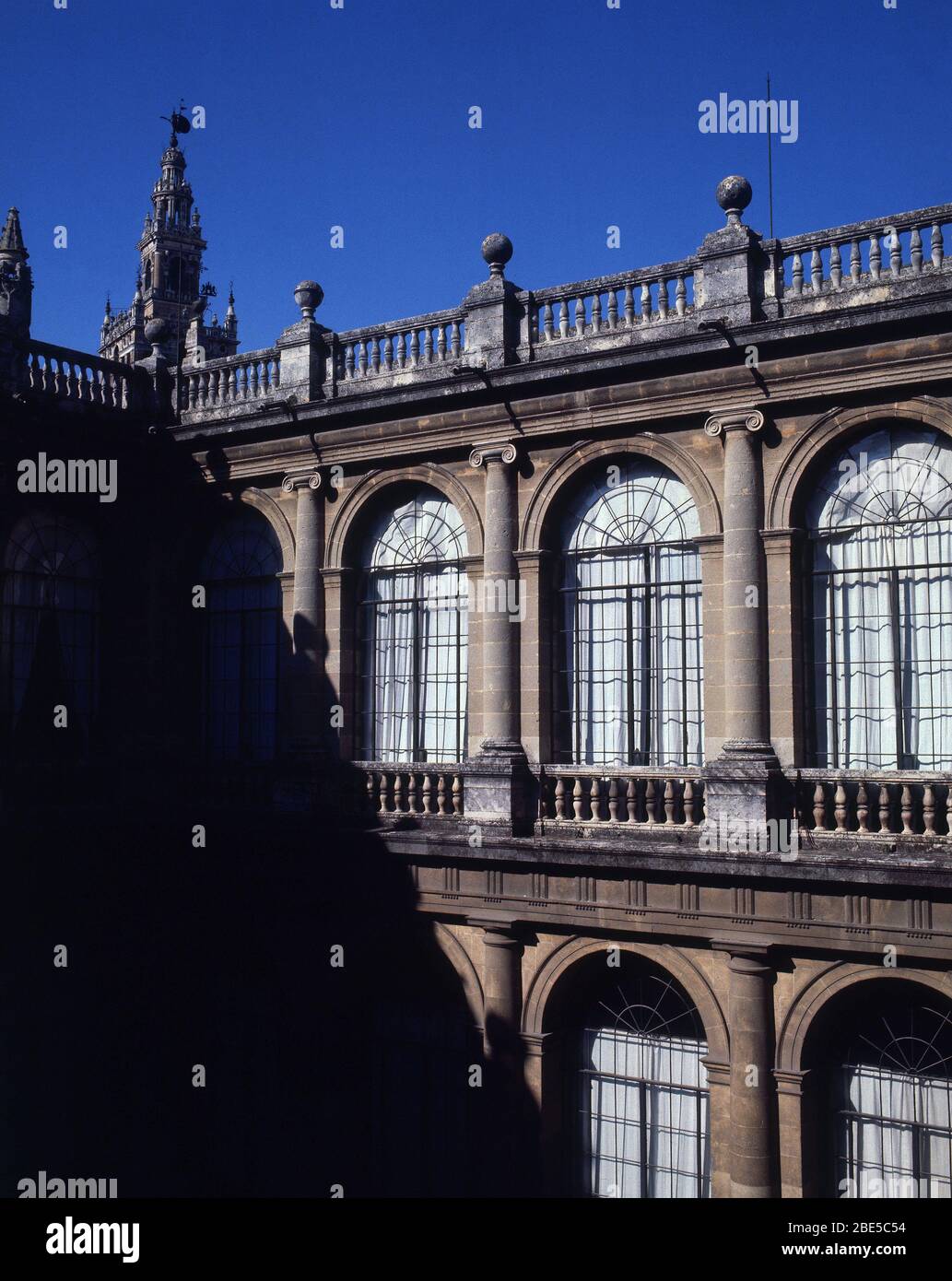 TERRASSE. ANTIGUA LONJA Y CASA DE LA CONTRATACION. ORT: ARCHIVO DE INDIAS. Sevilla. Sevilla. SPANIEN. Stockfoto