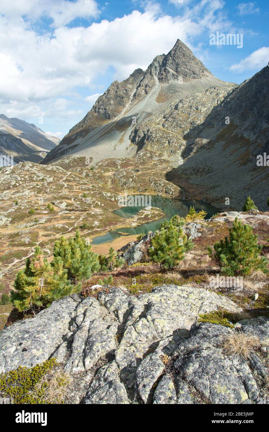 Die Bergseen Crap Alv mit dem Dschimels im Hintergrund oberhalb des Albulapass in Graubünden, Schweiz Stockfoto