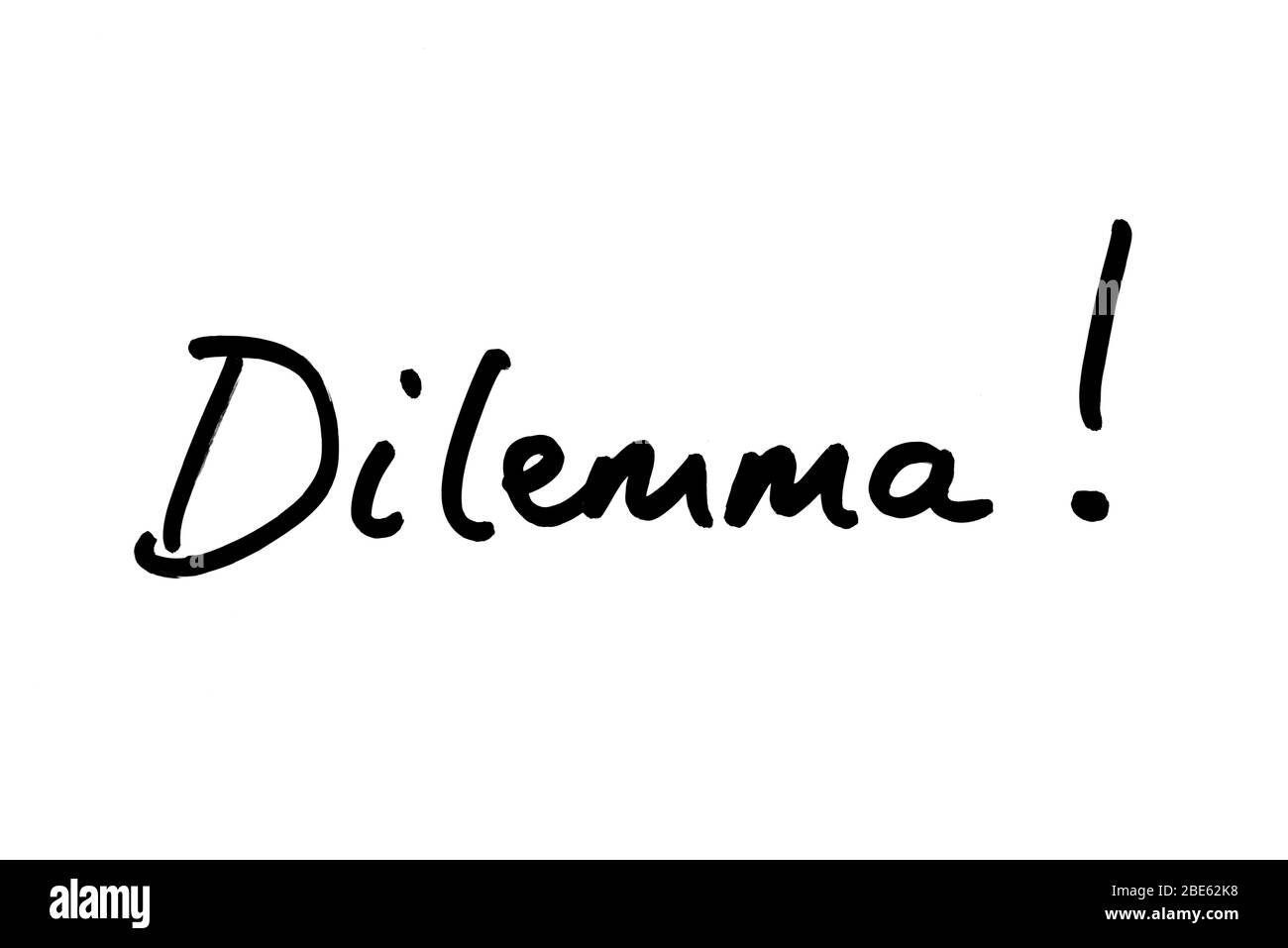 Dilemma! Handgeschrieben auf weißem Hintergrund. Stockfoto