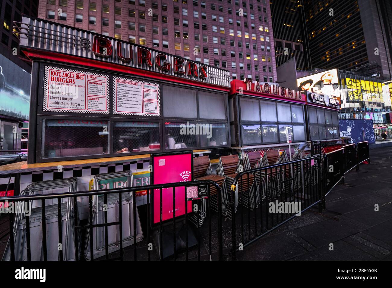Restaurants und Essensstände am Times Square geschlossen während der Coronoavirus, Covid-19, Pandemie Stockfoto