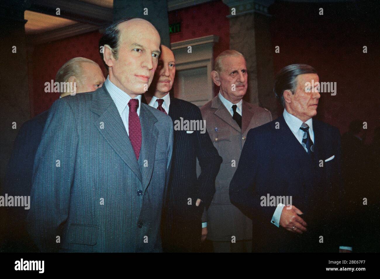 Wachsfiguren europäischer Staatsmänner (Valéry Giscard d´Estaing vorne links, Helmut Schmidt rechts), April 1979, Madame Tussauds, London, England, Großbritannien Stockfoto