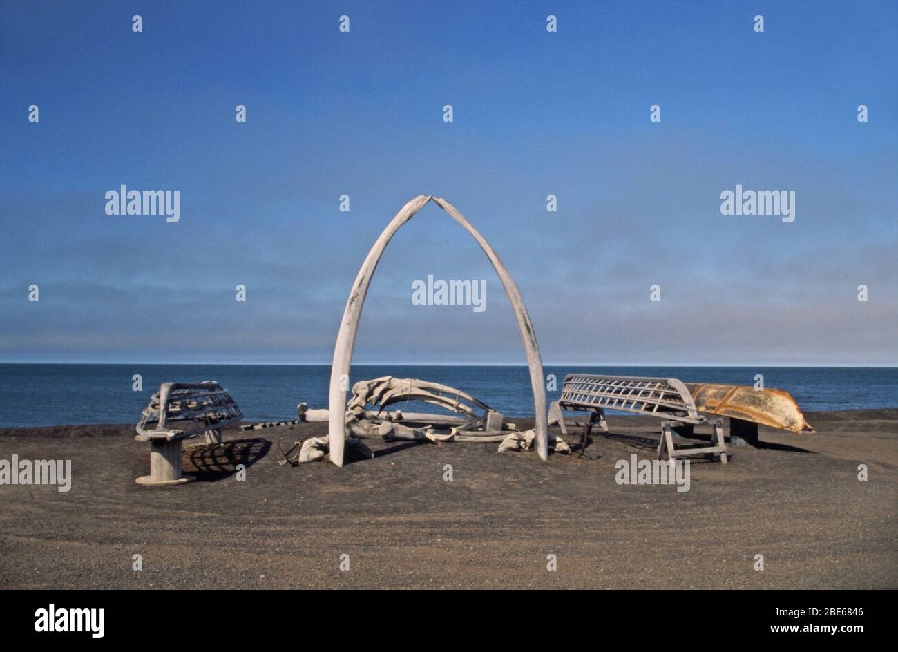Gewölbte Walknochen heißen Touristen nach Barrow, Alaska an der nördlichsten Stadt der Vereinigten Staaten willkommen Stockfoto