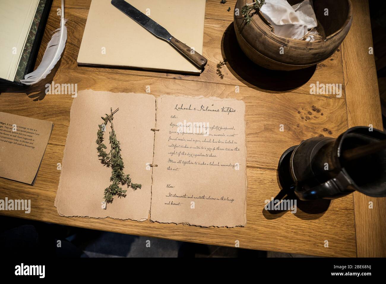 Der Apothekerraum im Keller des Falkland Palace, einem Renaissanceschloss aus dem 12. Jahrhundert, war der Liebling der Maria Königin von Schotten, Stockfoto