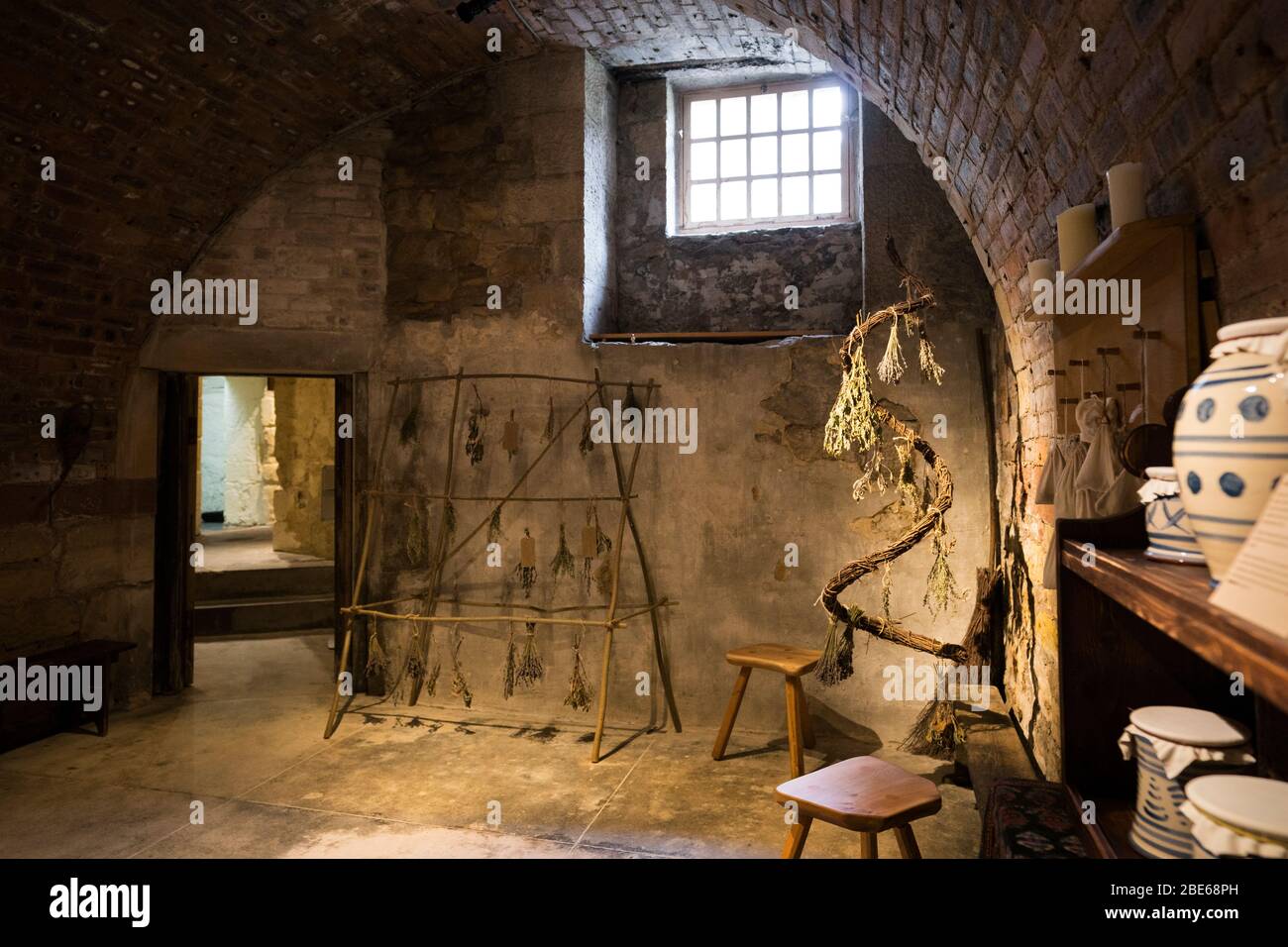 Der Apothekerraum im Keller des Falkland Palace, einem Renaissanceschloss aus dem 12. Jahrhundert, war der Liebling der Maria Königin von Schotten, Stockfoto