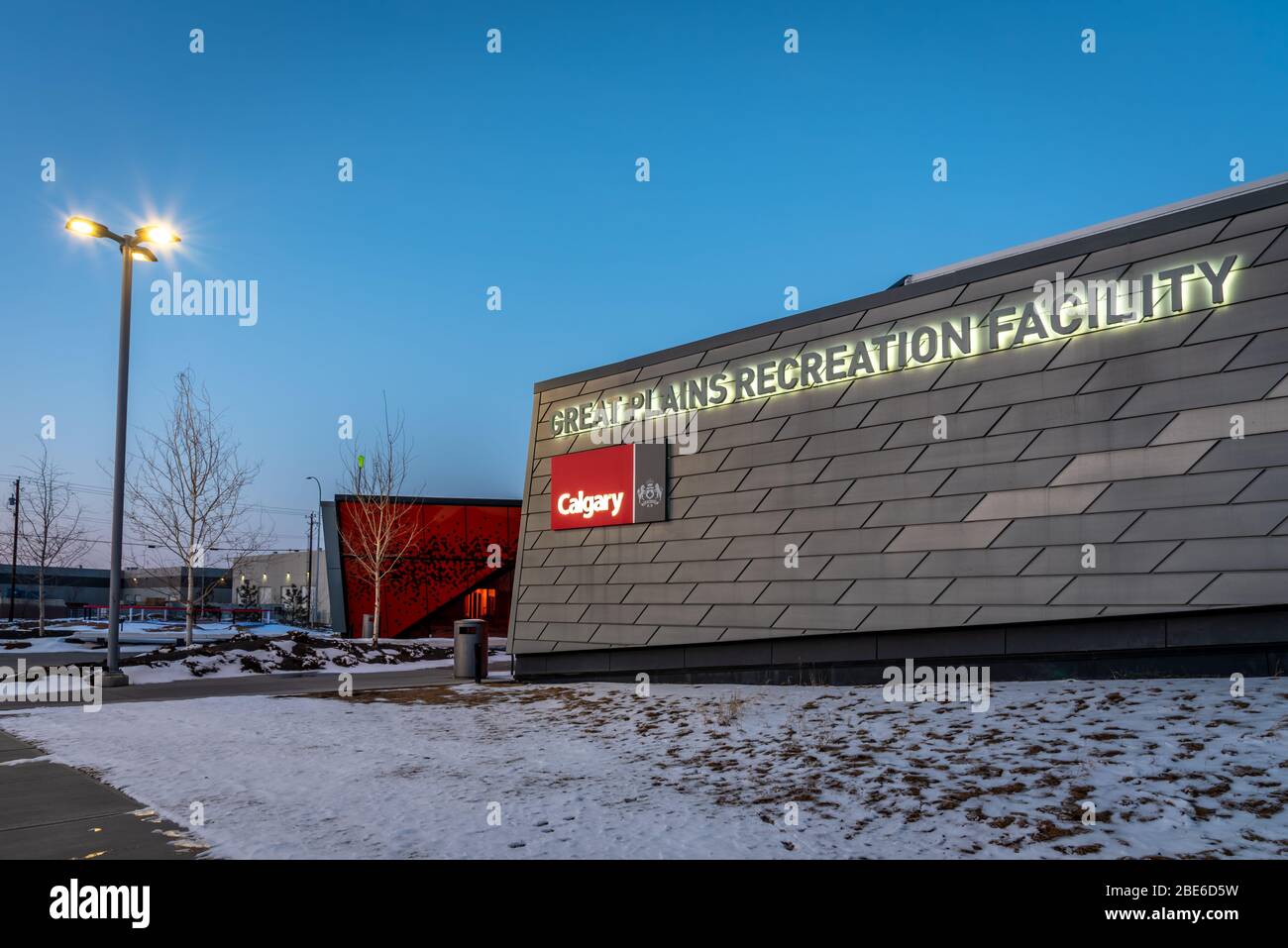 Great Plains Recreation Centre in Calgary, Alberta, am 12. April 2020. Die Great Plains ist eine neue Hockey-Arena im Südosten von Calgary. Stockfoto