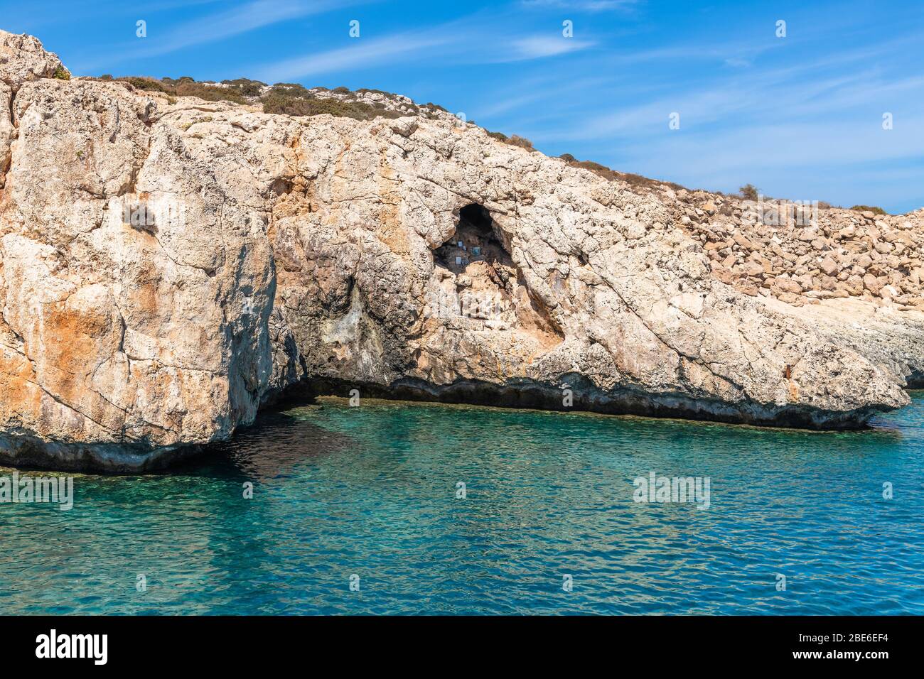 Christliche Ikonen in einer Höhle in der Blauen Lagune, Zypern Stockfoto