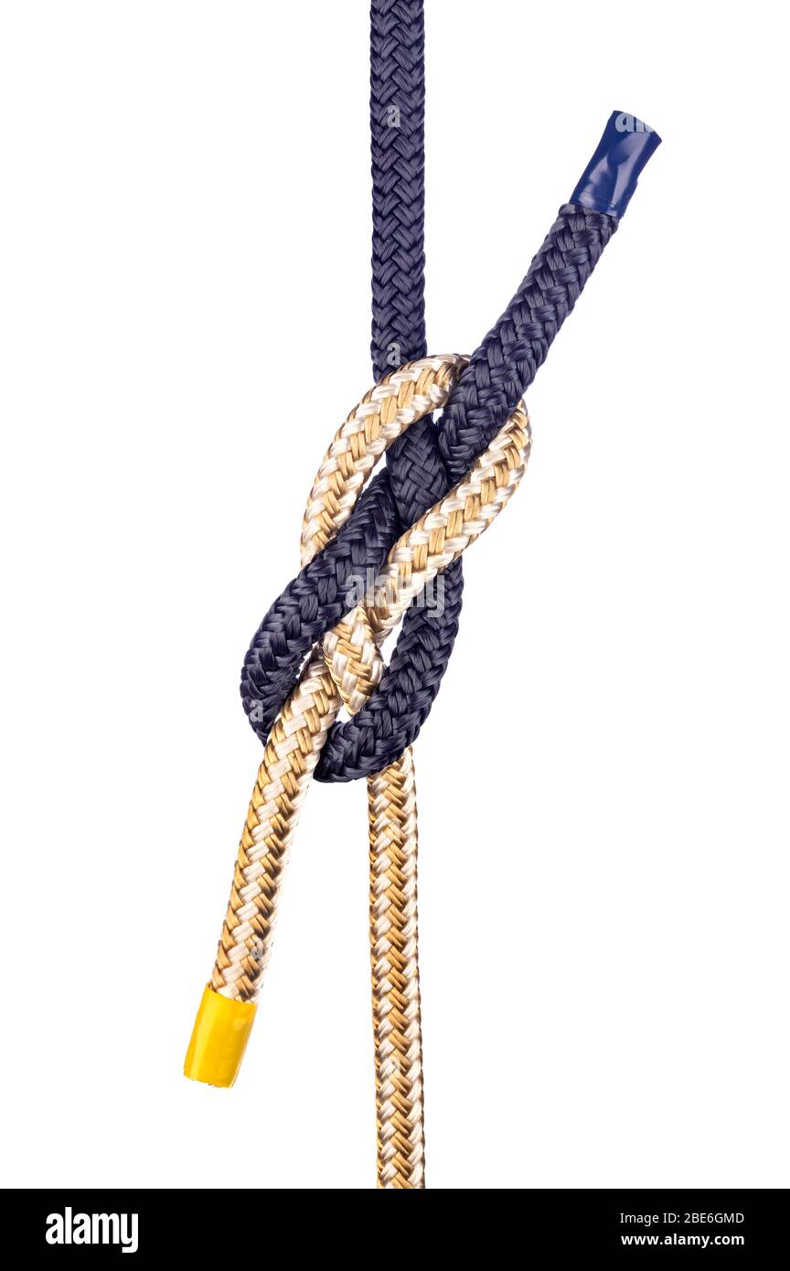 Die Carrick-Biegung ist ein Knoten, der zum Verbinden von zwei Linien verwendet wird. Es wird im Allgemeinen für dickeres, schwereres Seil verwendet, das zu groß und steif ist, um andere Knoten zu bilden. Stockfoto
