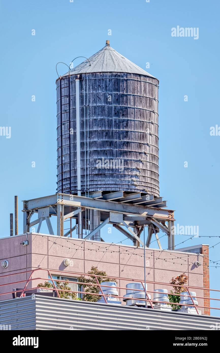 Wassertank in New York Stockfoto