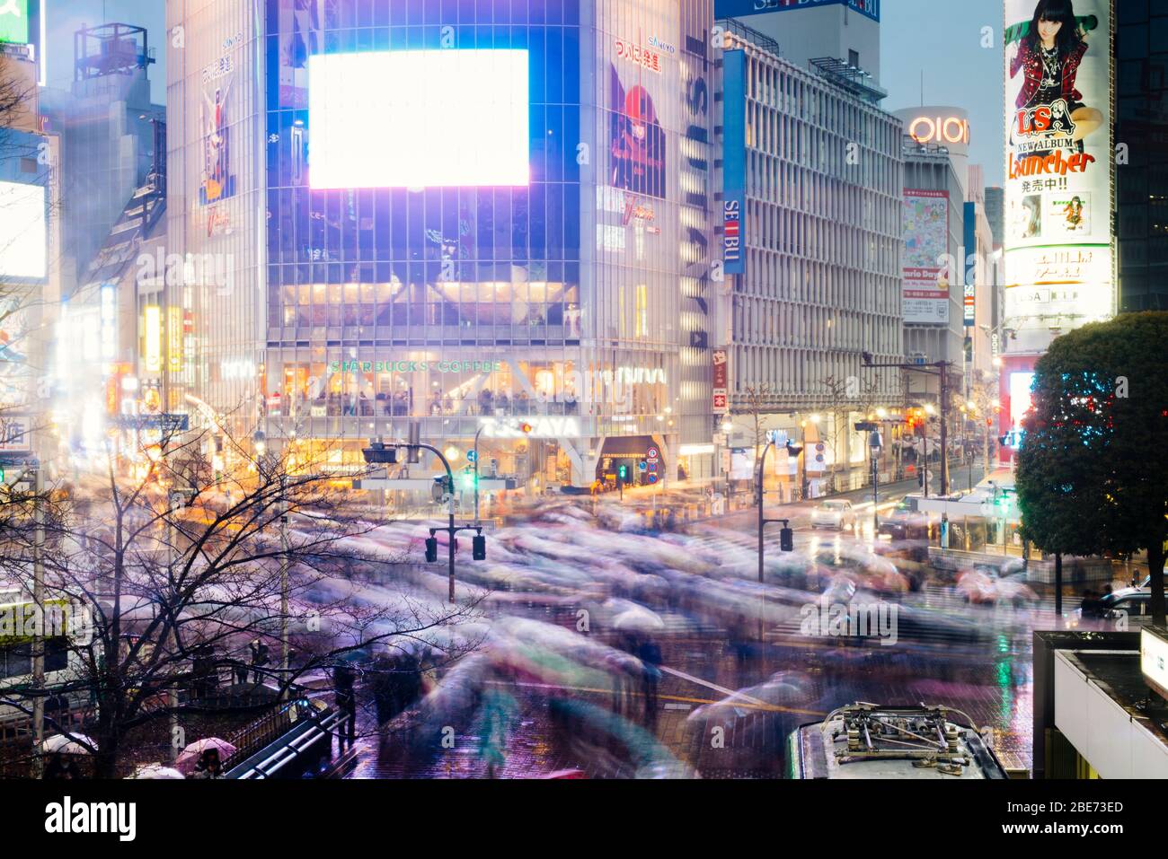 Überfahrt am Shibuya Bahnhof in Tokio, Japan Stockfoto