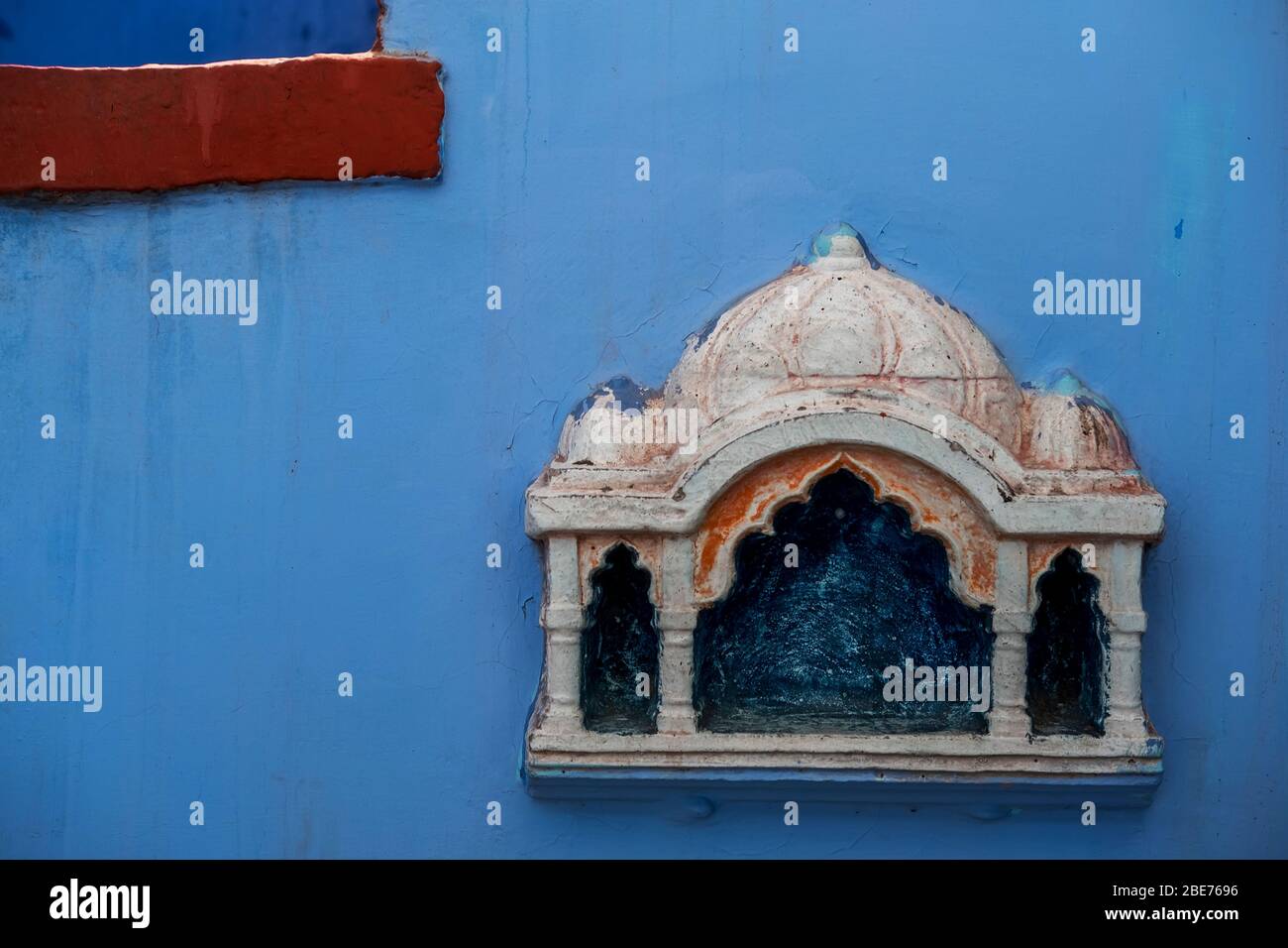 Kleines dekoratives Element in einem Hotel mit typisch indischer Architektur Stockfoto