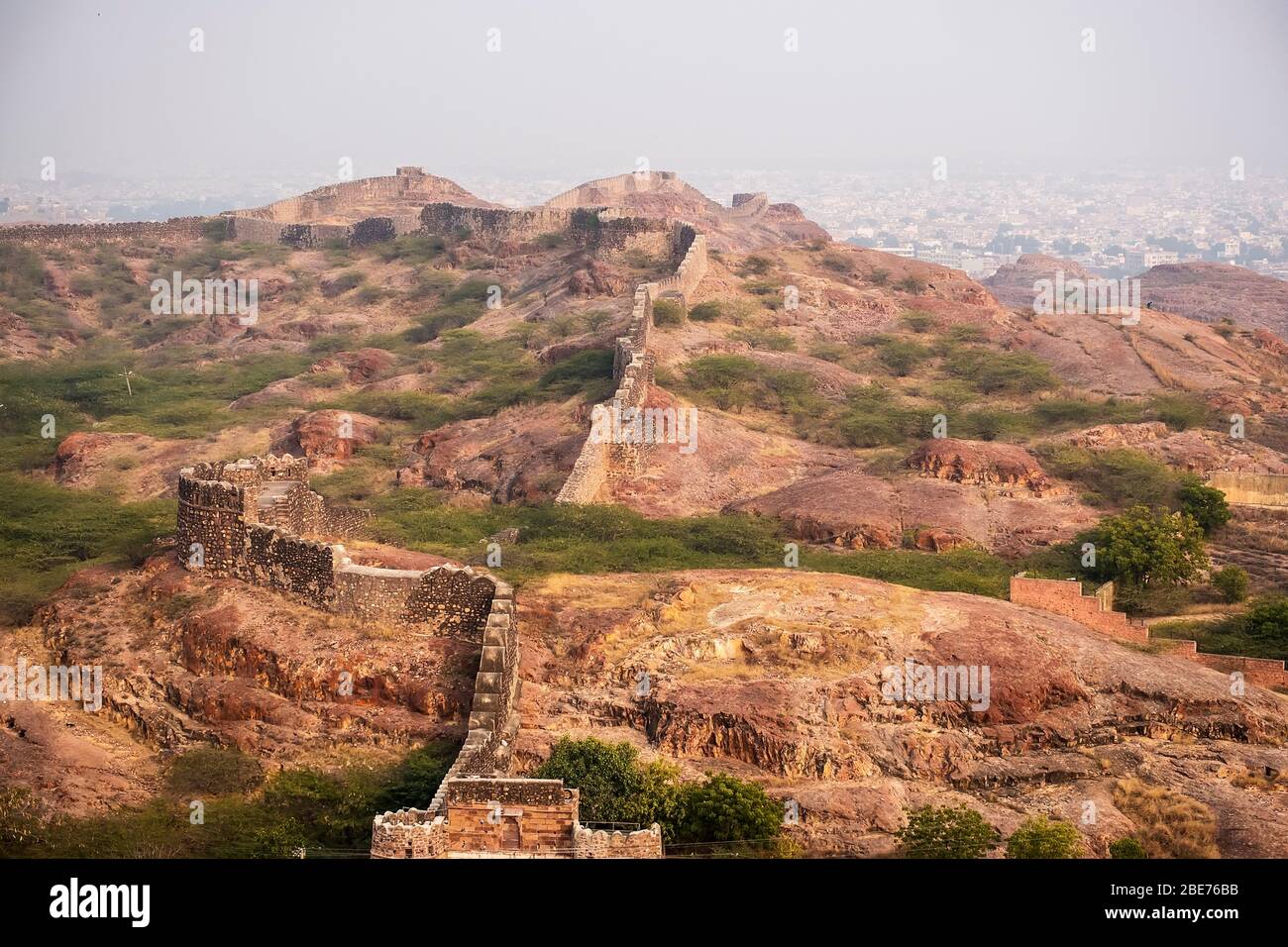 Steinmauer Befestigungen der Mehrangarh Fort in Jodhpur, Indien. Stockfoto