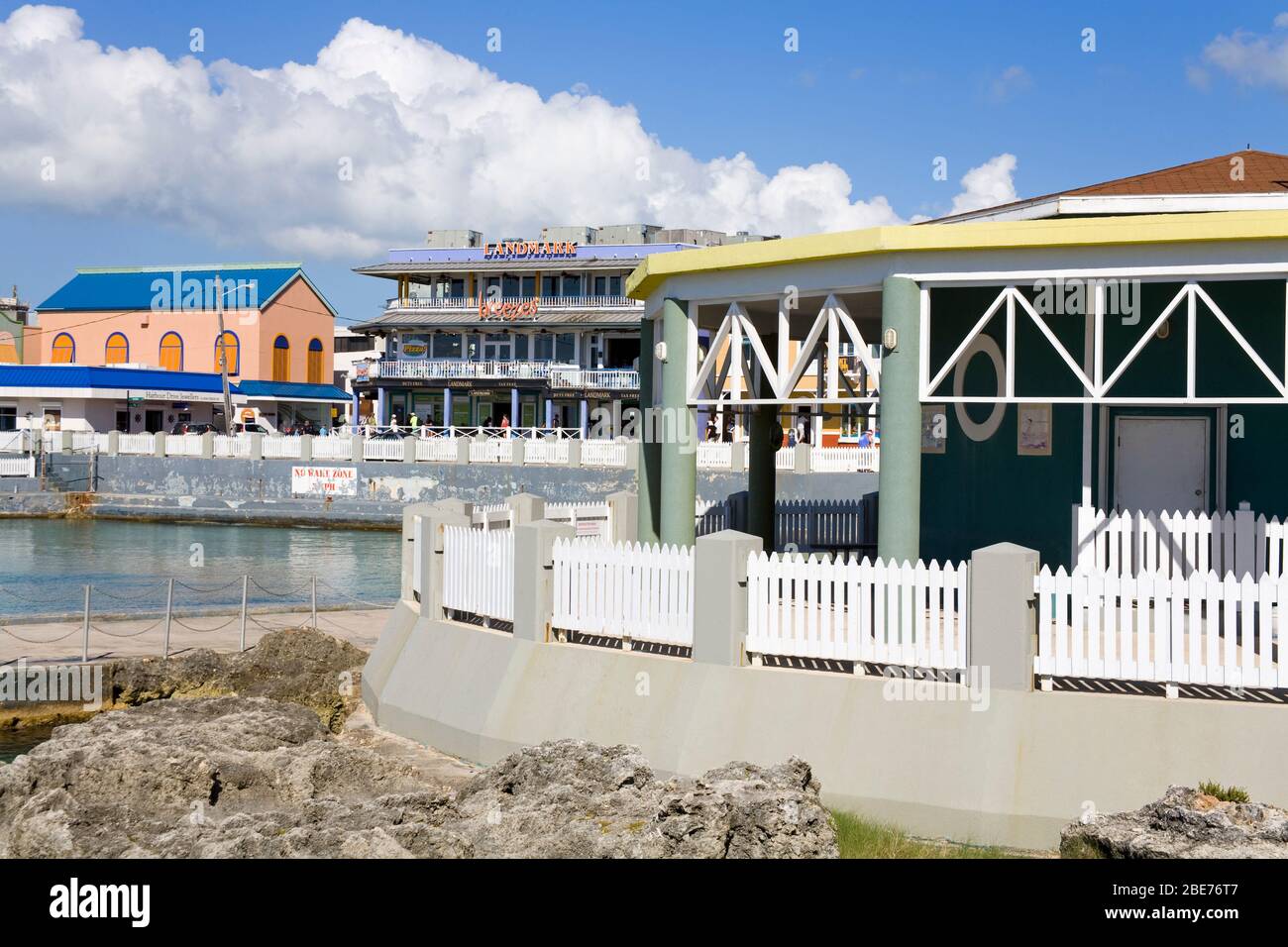 Geschäfte auf Harbour Drive, George Town, Grand Cayman, Cayman-Inseln, große Antillen, Karibik Stockfoto