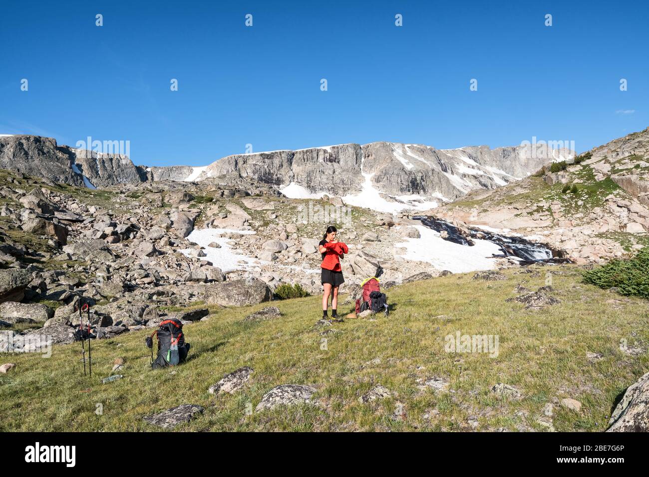 Camp abgesetzt und bereit, wieder zu wandern in Wind River Mountain Range, Wyoming, USA Stockfoto