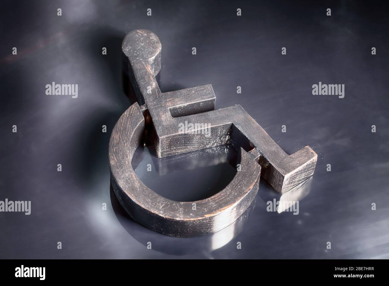 Deaktiviertes Symbol in 3D-Holz auf schwarzem Hintergrund Stockfoto
