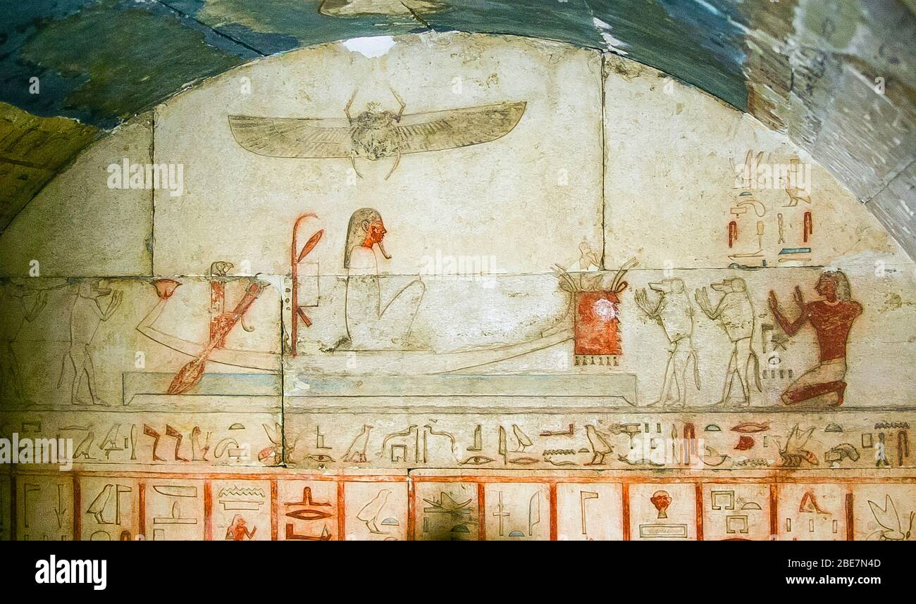 Ägypten, Kairo, Heliopolis, eine Zone, die bereit ist, ein Freilichtmuseum in der Zukunft zu sein. Grab von Panehesy, 26. Dynastie. Die Sonne auf dem Boot. Stockfoto