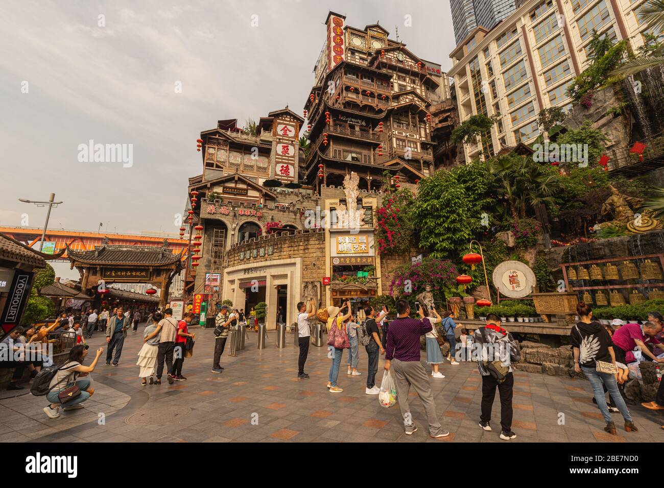 Chongqing, CHINA - 10. Mai 2019 : Hongya Cave Kulturzentrum. Hongya Höhle touristischen Bereich in Yuzhong Bezirk Chongqing, CHINA. Stockfoto