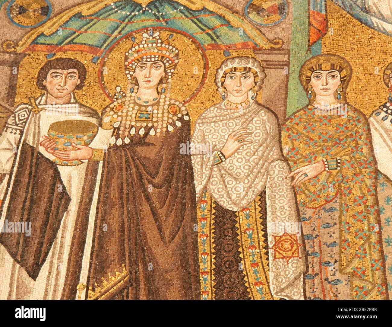 Italien. Ravenna. San Vitale. Byzantinische römischen Mosaiken. Kaiserin Theodora und die Gruppe der Frauen. 6. Jahrhundert. Stockfoto