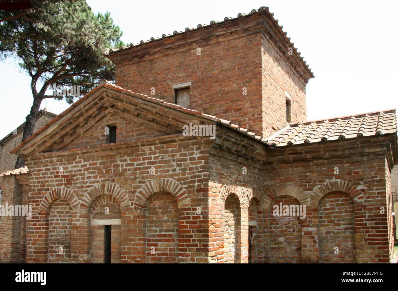 Italien. Ravenna. Mausoleum der Galla Placidia. Römische Gebäude. 425-430. Exterieur. Stockfoto