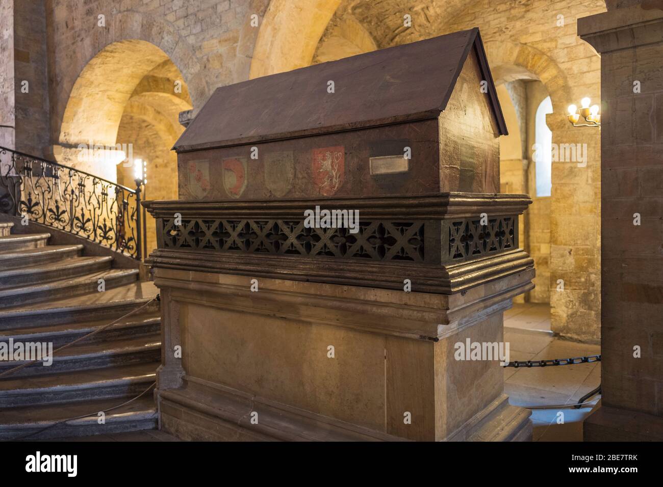 Das Grab des Vratislaus I. von Böhmen in der St. Georgsbasilika, Prager Burg, Prag, Tschechische Republik. Stockfoto